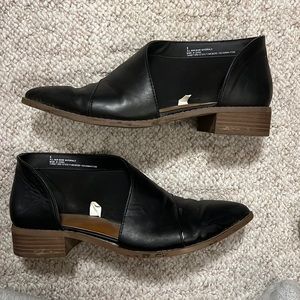 Women’s black boots